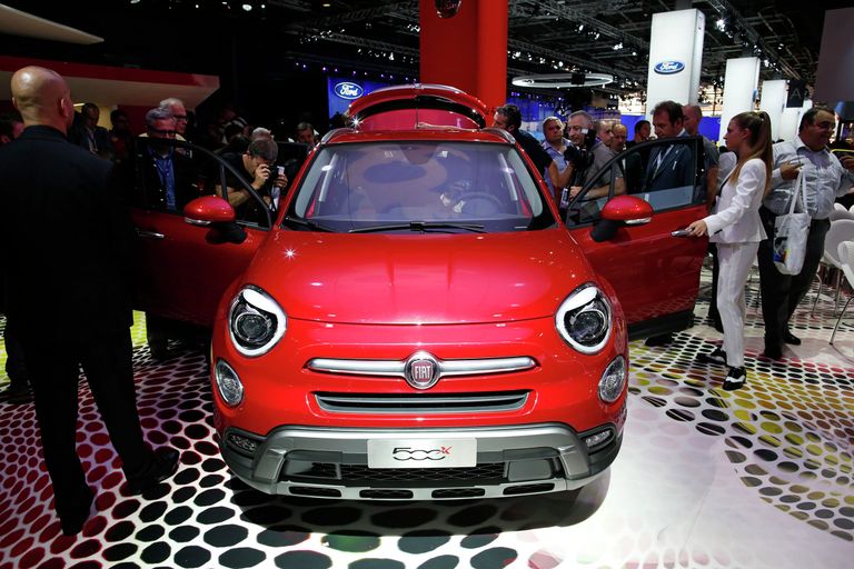 Автомобиль Fiat 500X на Парижском автосалоне Автомобиль Fiat 500X на Парижском автосалоне