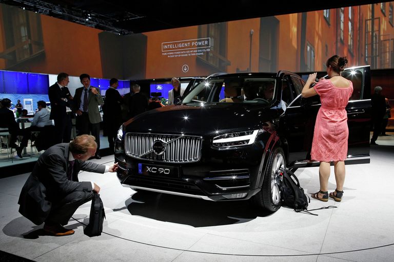 Автомобиль Volvo XC90 на Парижском автосалоне Автомобиль Volvo XC90 на Парижском автосалоне