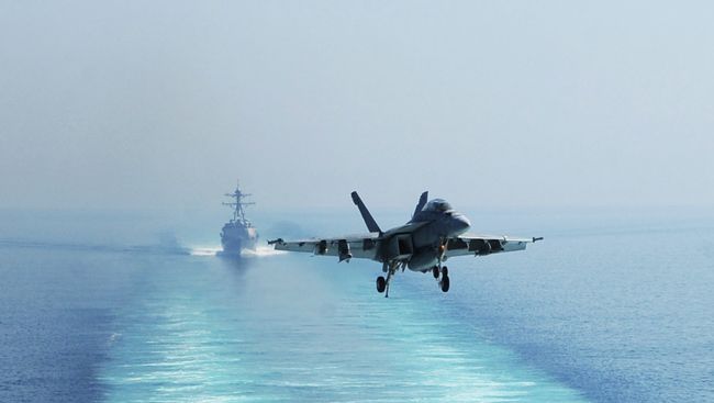 Самолет ВВС США, архивное фото Самолет ВВС США, архивное фото