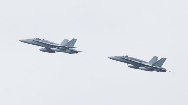 Истребители CF-18. Архивное фото Истребители CF-18. Архивное фото