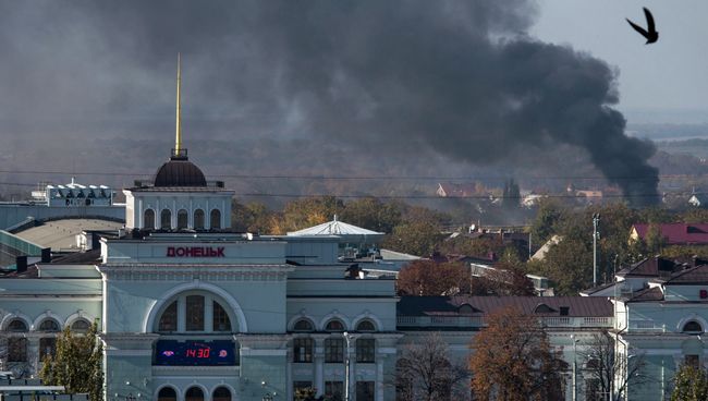 Дым над аэропортом Донецка 12 октября 2014 года
