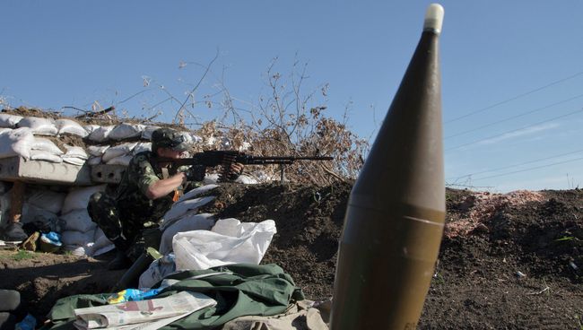 Боец народного ополчения в Донецке. Архивное фото Боец народного ополчения в Донецке. Архивное фото