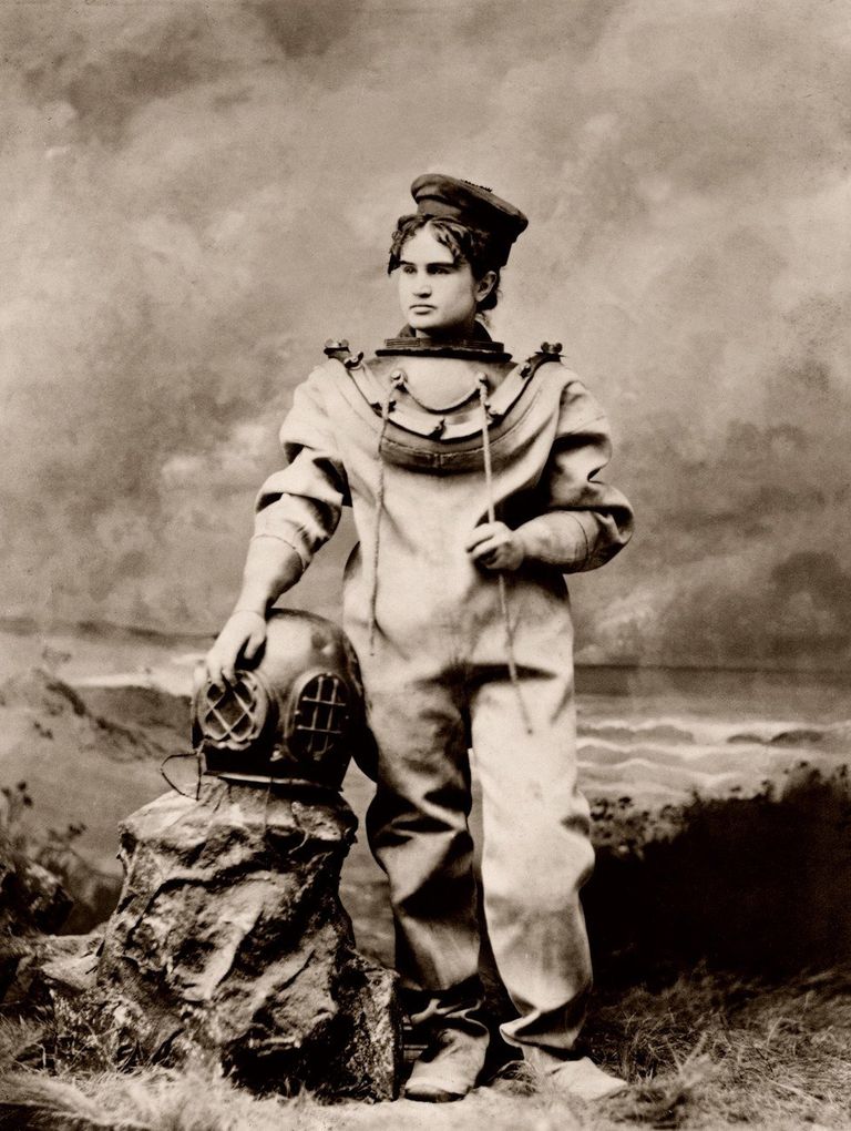 Французская актриса Сара Бернар в роли императрицы океана. 1880 Французская актриса Сара Бернар в роли императрицы океана. 1880