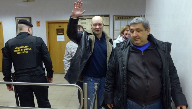 Лидер националистической организации Лига обороны Москвы Даниил Константинов в здании Чертановского суда города Москвы после оглашения приговора Лидер националистической организации Лига обороны Москвы Даниил Константинов в здании Чертановского суда города Москвы после оглашения приговора