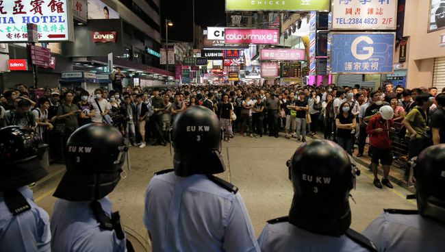 Столкновения активистов движения Occupy Central с полицией в Гонконге, 18 октября 2014 Столкновения активистов движения Occupy Central с полицией в Гонконге, 18 октября 2014