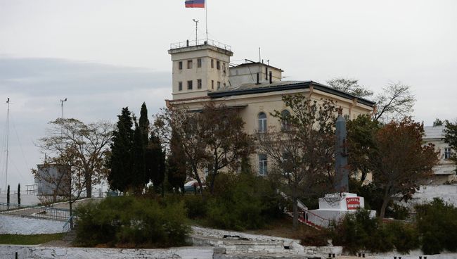 Одна из воинских частей в Севастопольской бухте. Архивное фото Одна из воинских частей в Севастопольской бухте. Архивное фото