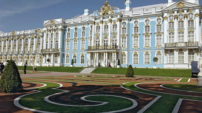 Екатерининский дворец в Царском селе. Архивное фото Екатерининский дворец в Царском селе. Архивное фото