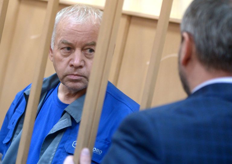 Водитель снегоуборочной машины Владимир Мартыненко Водитель снегоуборочной машины Владимир Мартыненко