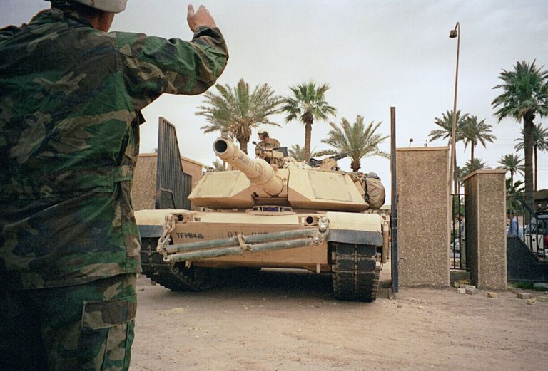 Американские танки в Багдаде. 2 марта 2003 года Американские танки в Багдаде. 2 марта 2003 года