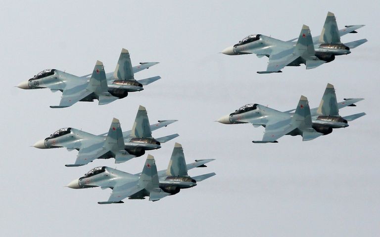 Пилотажная группа Соколы России на истребителях Су-30СМ на авиашоу в Красноярске Пилотажная группа Соколы России на истребителях Су-30СМ на авиашоу в Красноярске