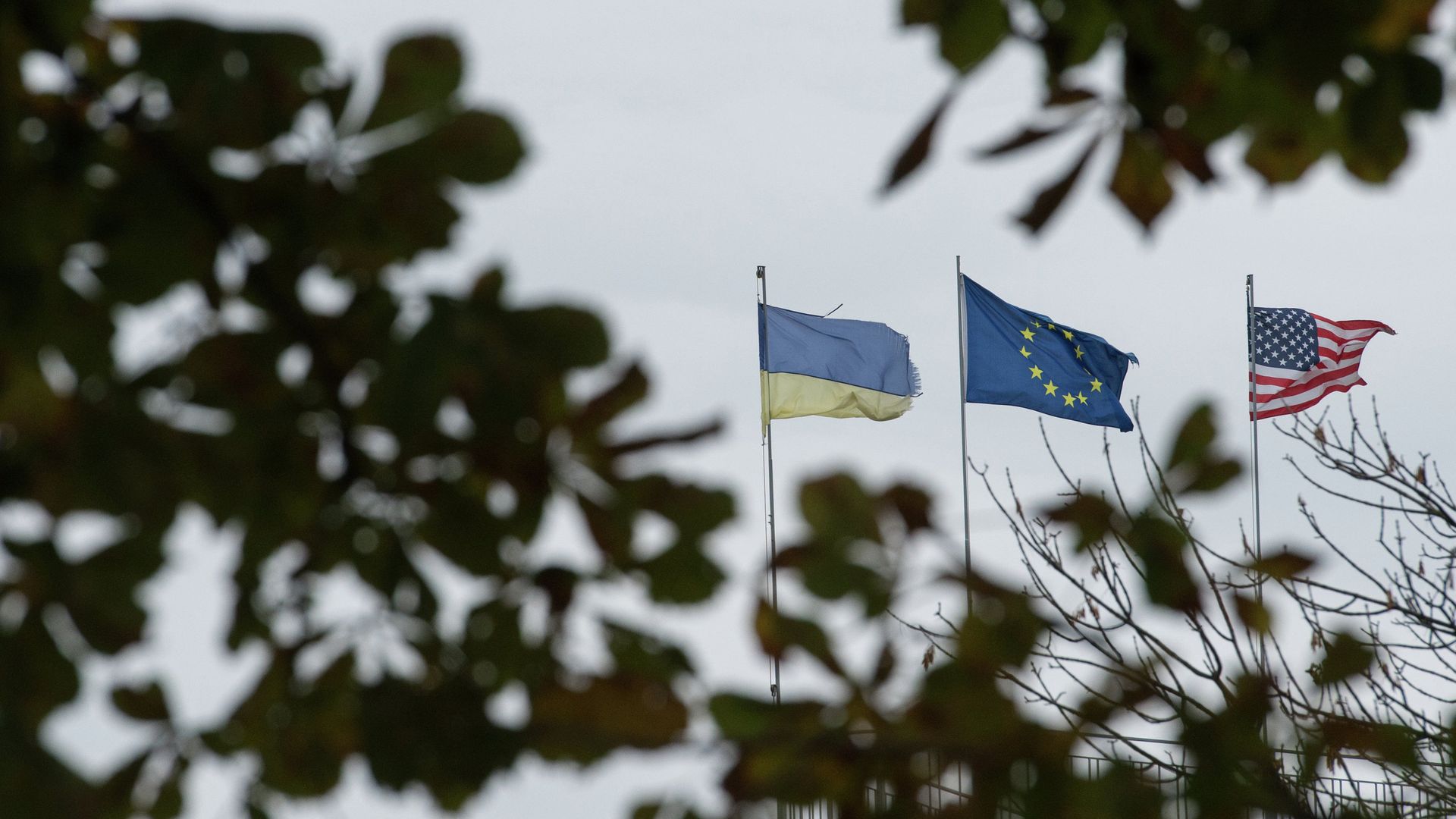 Флаги Украины, Европейского союза и Соединенных Штатов Америки Флаги Украины, Европейского союза и Соединенных Штатов Америки - РИА Новости, 1920, 29.08.2022