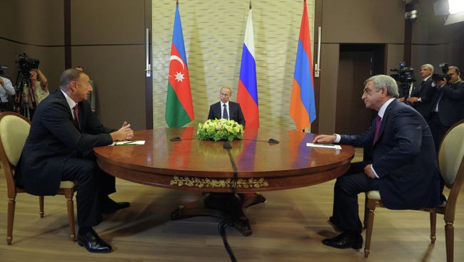 Трехсторонняя встреча В.Путина с И.Алиевым и С.Саргсяном. Архивное фото Трехсторонняя встреча В.Путина с И.Алиевым и С.Саргсяном. Архивное фото