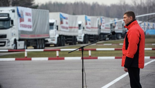 Генерал-лейтенант Владимир Степанов во время отправки из Ногинска российского гуманитарного конвоя на Украину Генерал-лейтенант Владимир Степанов во время отправки из Ногинска российского гуманитарного конвоя на Украину