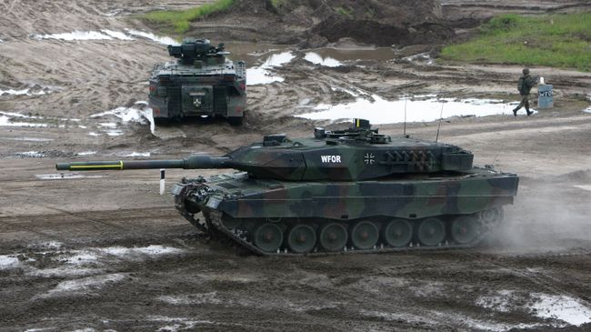 Немецкий танк Leopard 2. Архивное фото Немецкий танк Leopard 2. Архивное фото
