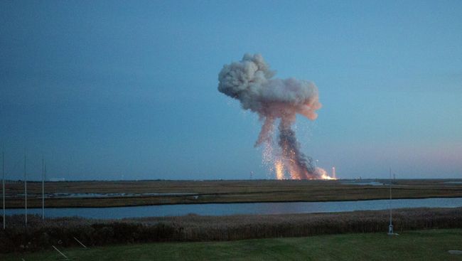 Момент взрыва ракеты-носителя Antares с космическим грузовиком Cygnus Момент взрыва ракеты-носителя Antares с космическим грузовиком Cygnus
