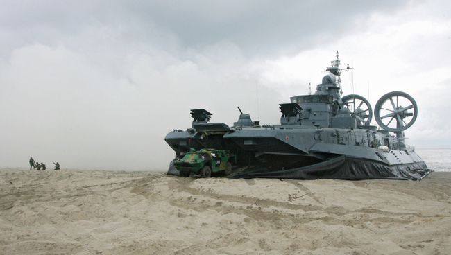 Десантный корабль на воздушной подушке. Архивное фото