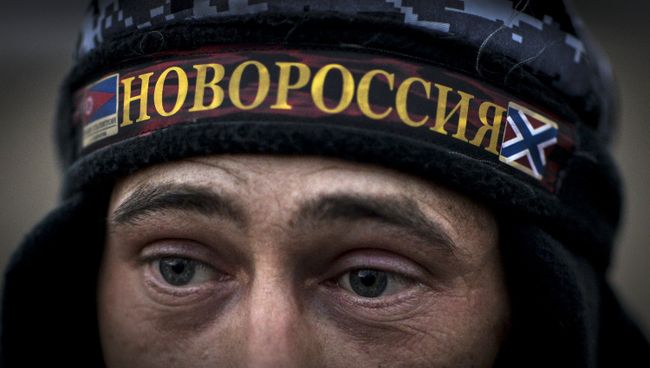 Ополченец Луганской народной республики на первой линии обороны в Славяносербском районе неподалеку от Луганска Ополченец Луганской народной республики на первой линии обороны в Славяносербском районе неподалеку от Луганска