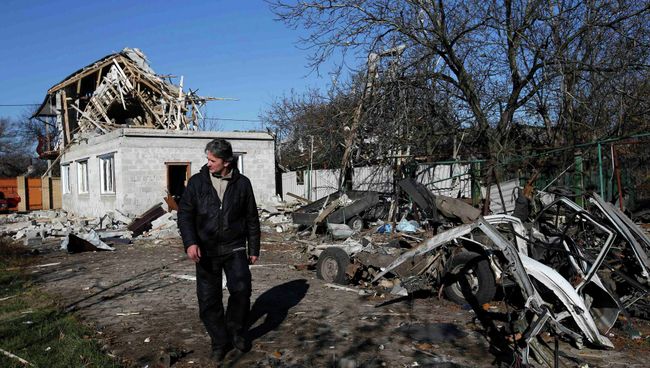 Последствия обстрела Донецка украинскими военными Последствия обстрела Донецка украинскими военными
