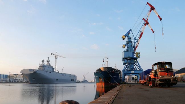 Десантный корабль Владивосток класса Мистраль в доках французской компании SNX France Десантный корабль Владивосток класса Мистраль в доках французской компании SNX France