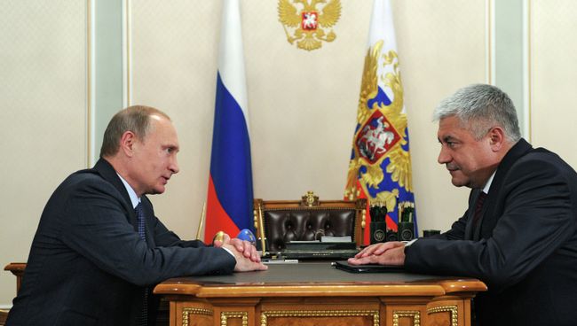 Президент России Владимир Путин и министр внутренних дел РФ Владимир Колокольцев во время рабочей встречи Президент России Владимир Путин и министр внутренних дел РФ Владимир Колокольцев во время рабочей встречи