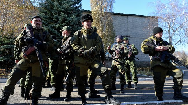 Ополченцы Донецкой народной республики. Архивное фото Ополченцы Донецкой народной республики. Архивное фото
