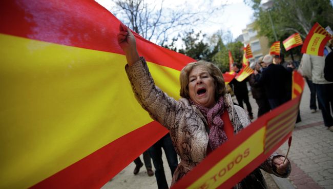 Акции протеста в Испании против каталонского опроса о независимости Акции протеста в Испании против каталонского опроса о независимости