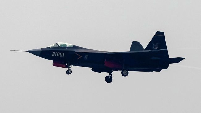 Многоцелевой истребитель J-31 производства КНР