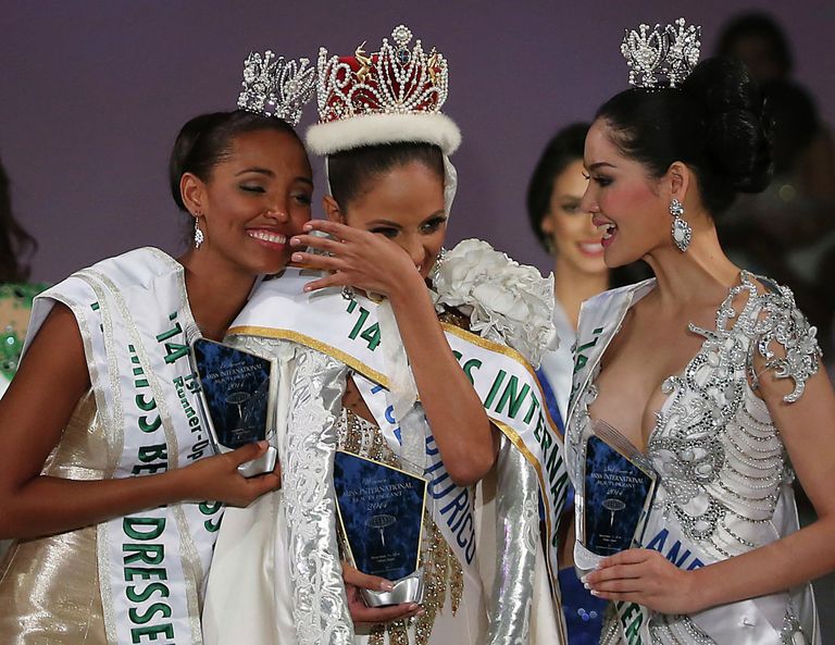 Победительницы конкурса красоты Miss International в Токио: Мисс Колумбия, Мисс Пуэрто-Рико и мисс Таиланд Победительницы конкурса красоты Miss International в Токио: Мисс Колумбия, Мисс Пуэрто-Рико и мисс Таиланд