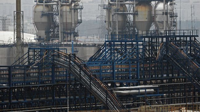 Нефтеперерабатывающее предприятие ОАО Газпромнефть – Московский НПЗ в Москве. Архивное фото Нефтеперерабатывающее предприятие ОАО Газпромнефть – Московский НПЗ в Москве. Архивное фото