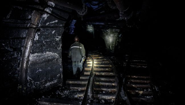 Шахтер на шахте в Донбассе, архивное фото Шахтер на шахте в Донбассе, архивное фото