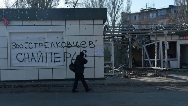 Цветочный магазин в городе Донецке, разрушенный в результате артиллерийского обстрела украинскими силовиками. Архивное фото Цветочный магазин в городе Донецке, разрушенный в результате артиллерийского обстрела украинскими силовиками. Архивное фото