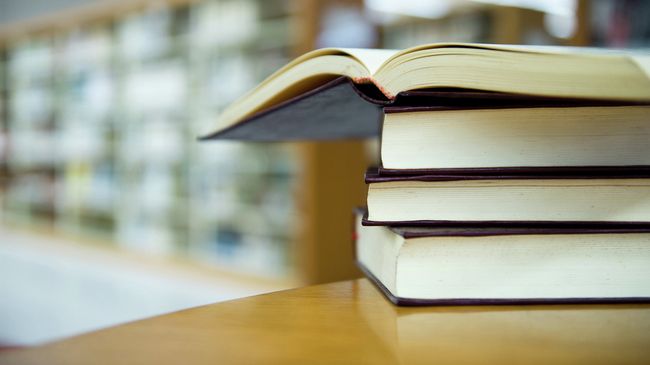 Книги и учебники. Архивное фото Книги и учебники. Архивное фото