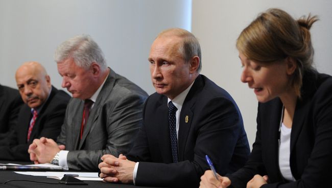 Президент России Владимир Путин во время встречи с участниками Профсоюзного саммита Группы двадцати Президент России Владимир Путин во время встречи с участниками Профсоюзного саммита Группы двадцати