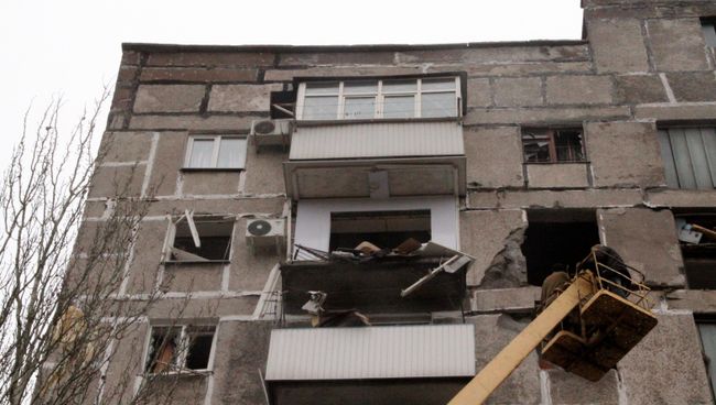 Последствия обстрела Горловки украинскими силовиками. Архивное фото