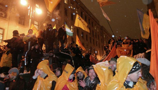 У здания администрации президента Украины в Киеве, архивное фото