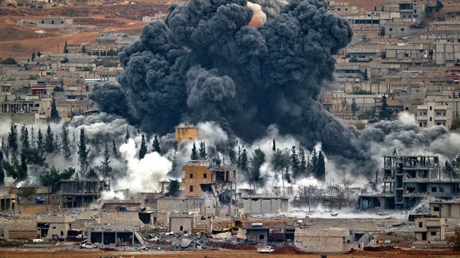 Сирия после авиаударов военно-воздушных сил США. Архивное фото Сирия после авиаударов военно-воздушных сил США. Архивное фото