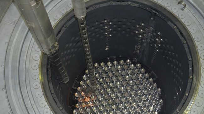 Загрузка ядерного топлива в реактор третьего блока Ростовской АЭС