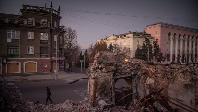 Вид на одну из улиц в Луганске. Архивное фото Вид на одну из улиц в Луганске. Архивное фото