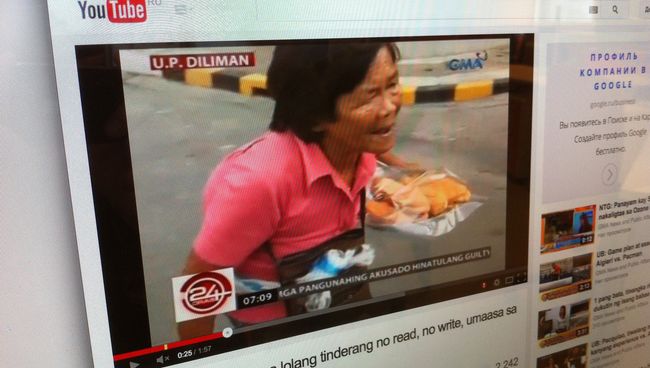 Скриншот видео, на котором 85-летняя бабушка продает пирожки Скриншот видео, на котором 85-летняя бабушка продает пирожки