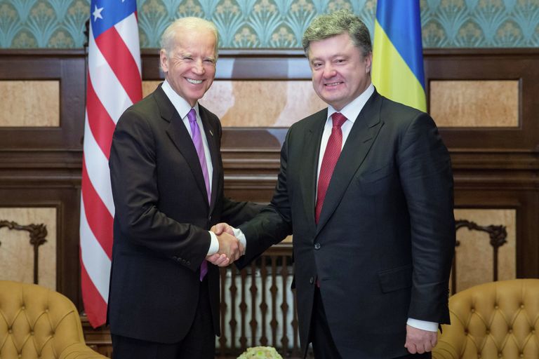 Вице-президент США Джо Байден и президент Украины Петр Порошенко во время встречи в Киеве. 2014 год 