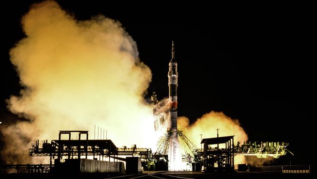 Старт ракеты-носителя Союз-ФГ с ТПК Союз ТМА-15М на космодроме Байконур
