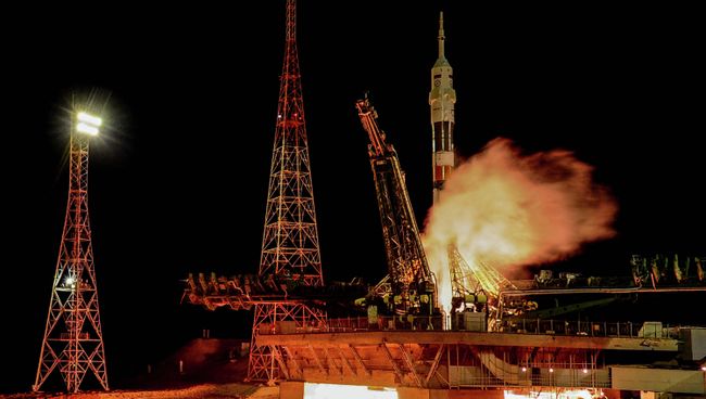 Старт ракеты-носителя Союз-ФГ с ТПК Союз ТМА-15М на космодроме Байконур