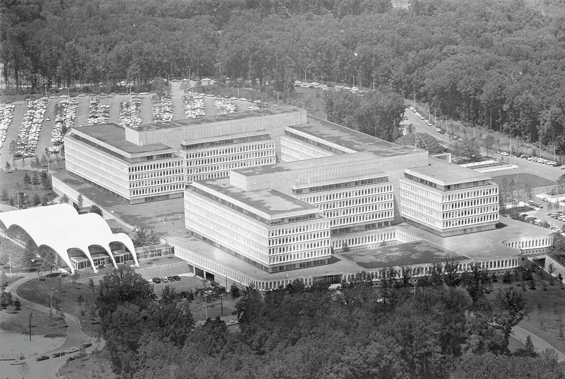 Вид на штаб-квартиру ЦРУ, США. 1962 год Вид на штаб-квартиру ЦРУ, США. 1962 год - РИА Новости, 1920, 07.05.2025