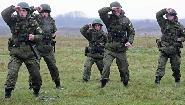 Военнослужащие на учениях морских пехотинцев береговых войск Балтийского флота в рамках подготовки ко дню морской пехоты