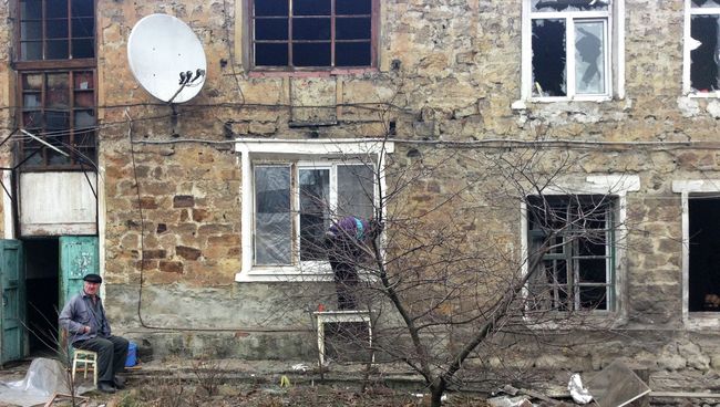 Последствия обстрела Донецка украинскими силовиками. Архивное фото Последствия обстрела Донецка украинскими силовиками. Архивное фото