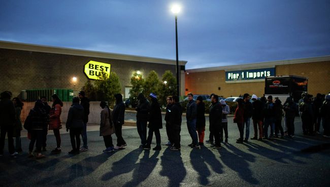 Очередь в один из магазинов Нью-Джерси во время распродажи Black Friday Очередь в один из магазинов Нью-Джерси во время распродажи Black Friday