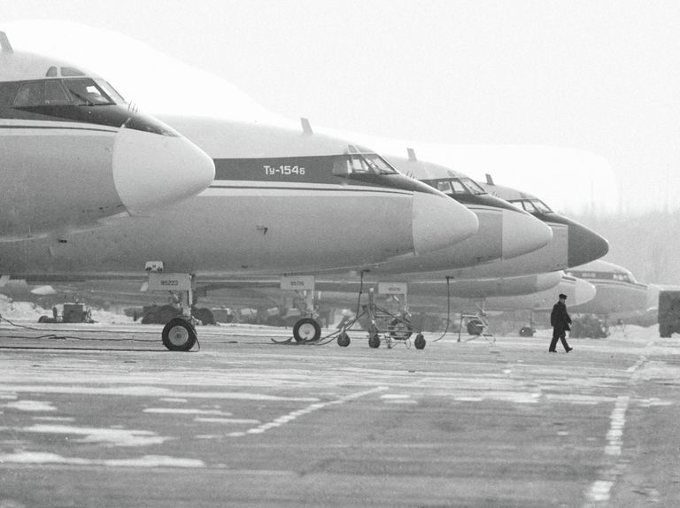 Стоянка самолетов ТУ-154Б в Хабаровском аэропорту. 1981 год Стоянка самолетов ТУ-154Б в Хабаровском аэропорту. 1981 год