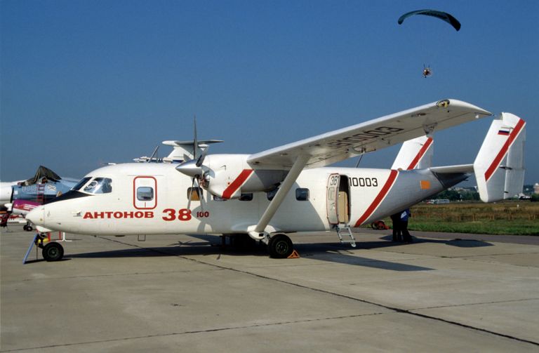 Многоцелевой самолет АН-38-100 Многоцелевой самолет АН-38-100