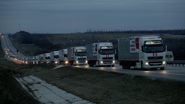 Подготовка гуманитарной колонны к выезду в Ростове-на-Дону. Архивное фото Подготовка гуманитарной колонны к выезду в Ростове-на-Дону. Архивное фото