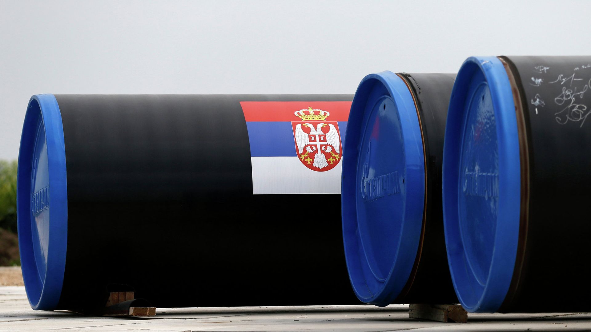 Сербский флаг на газовой трубе, части Южного потока в 80 км от Белграда Сербский флаг на газовой трубе, части Южного потока в 80 км от Белграда - РИА Новости, 1920, 29.03.2022